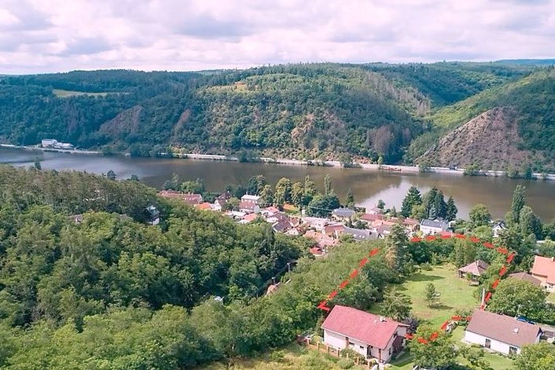 Pozemek ve Vraném, Vrané nad Vltavou